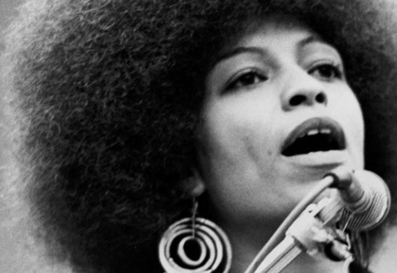 Experiências das mulheres na escravidão, pós-abolição e racismo no feminismo em Angela Davis